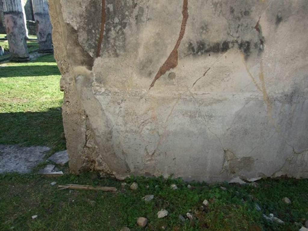 VII.4.31/51 Pompeii. March 2009. Room 21, east end of south wall of triclinium.