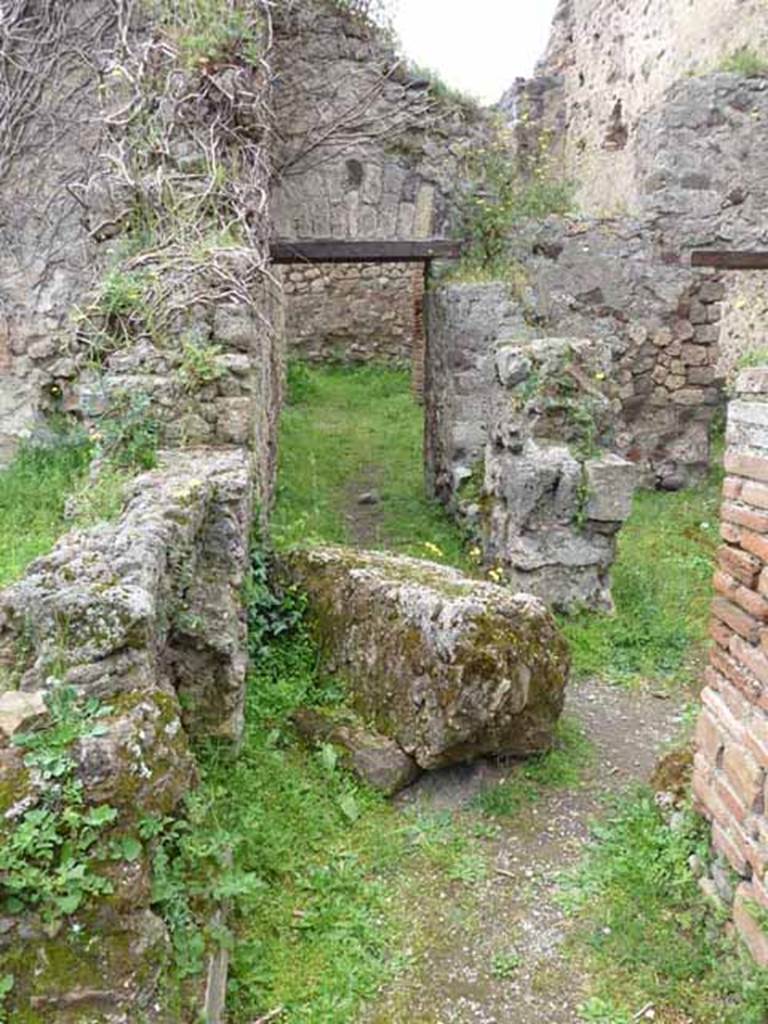 VII.4.40 Pompeii. May 2010. Looking west from entrance towards VII.4.39.