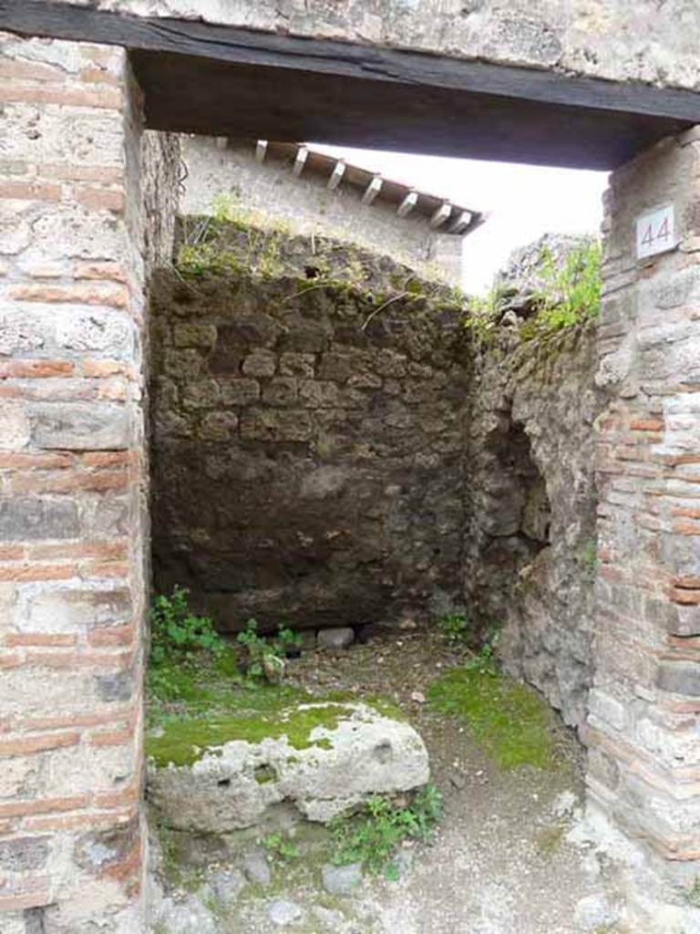 VII.4.44 Pompeii. May 2010. Entrance.