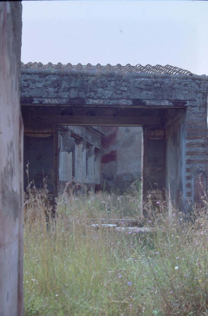 VII.4.48, Pompeii, 1971. Looking across impluvium in atrium, through tablinum to peristyle.
Photo courtesy of Rick Bauer, from Dr George Fay’s slides collection.
