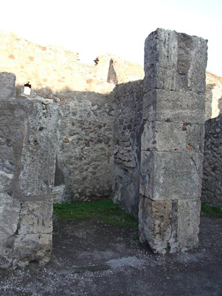 VII.4.48 Pompeii. December 2007. Doorway to room 4, cubiculum.