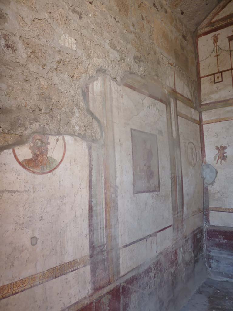VII.4.48 Pompeii. October 2014. Room 14, looking towards south wall of cubiculum.
Foto Annette Haug, ERC Grant 681269 D�COR.
