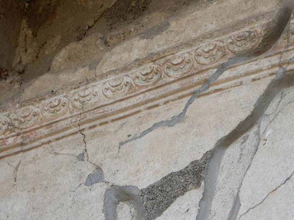 VII.4.48 Pompeii. May 2015. Room 17, detail of stucco on south wall. Photo courtesy of Buzz Ferebee.