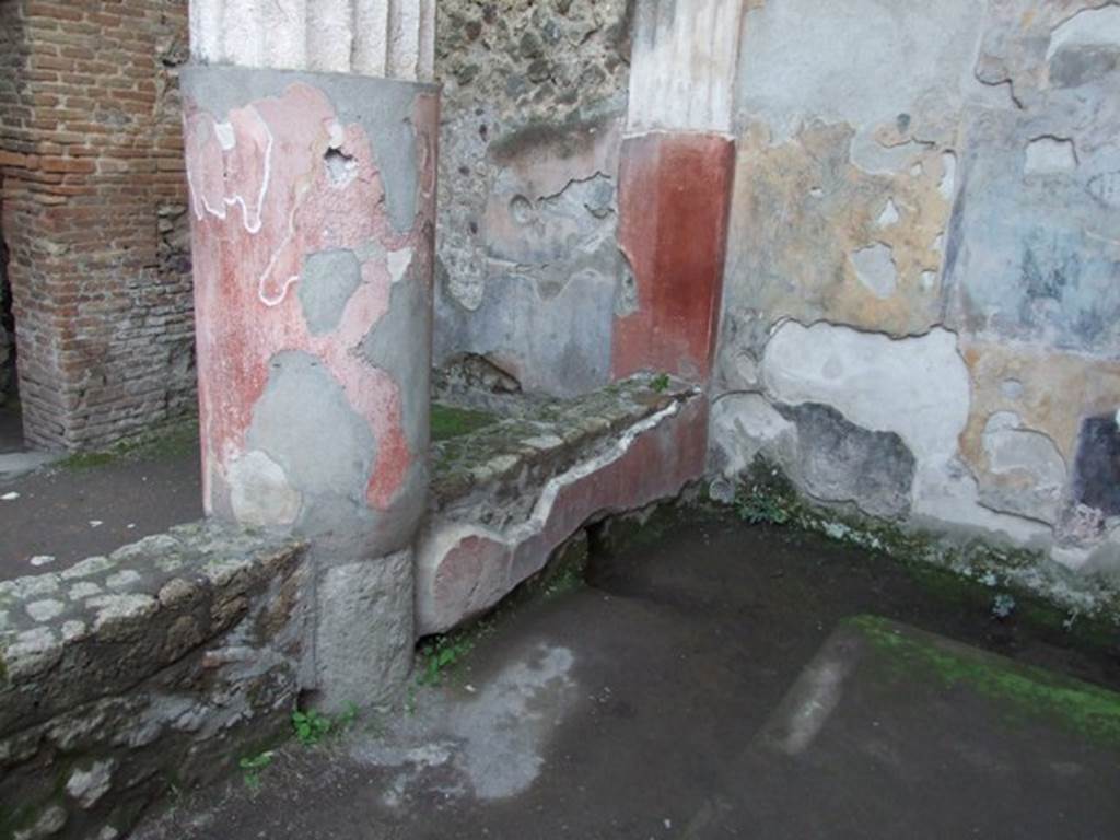 VII.4.48 Pompeii. December 2007. Peristyle. South east corner.