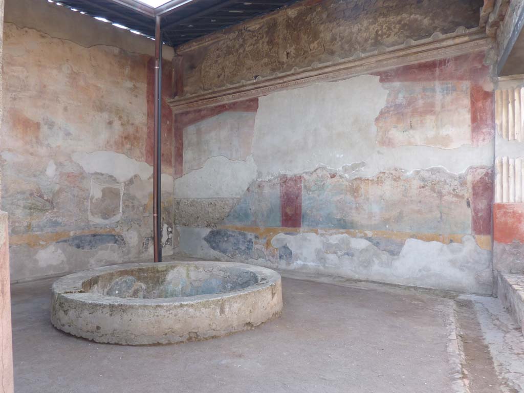 VII.4.48 Pompeii. October 2014. Looking towards south-west corner of peristyle.
Foto Annette Haug, ERC Grant 681269 DÉCOR.