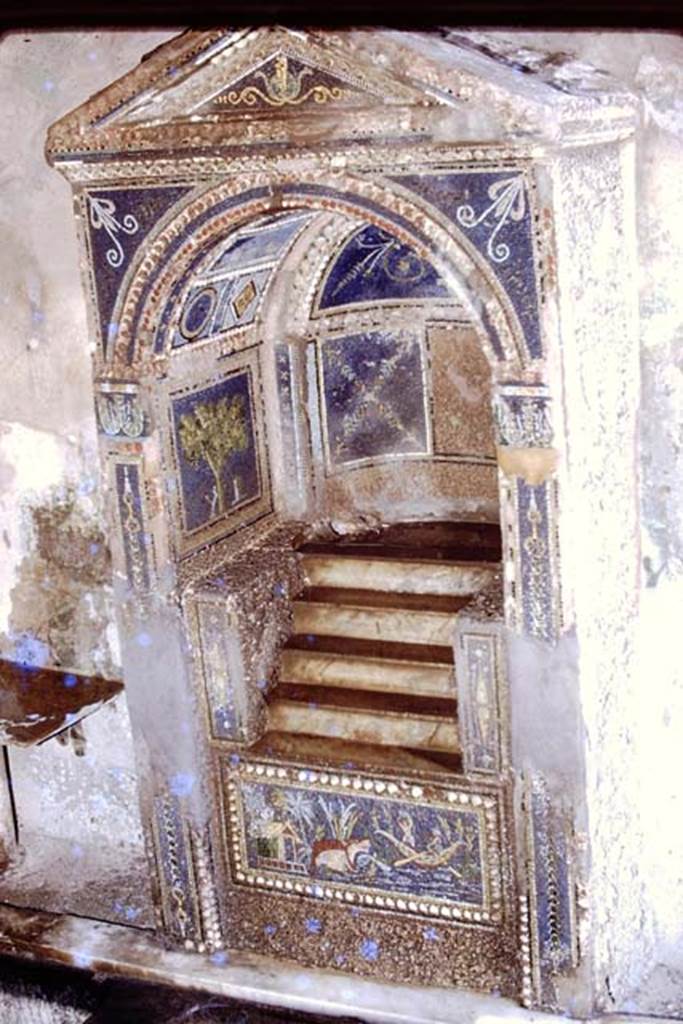 VII.4.56 Pompeii, 1978. Mosaic fountain and table against south wall. Photo by Stanley A. Jashemski.
Source: The Wilhelmina and Stanley A. Jashemski archive in the University of Maryland Library, Special Collections (See collection page) and made available under the Creative Commons Attribution-Non Commercial License v.4. See Licence and use details. J78f0018