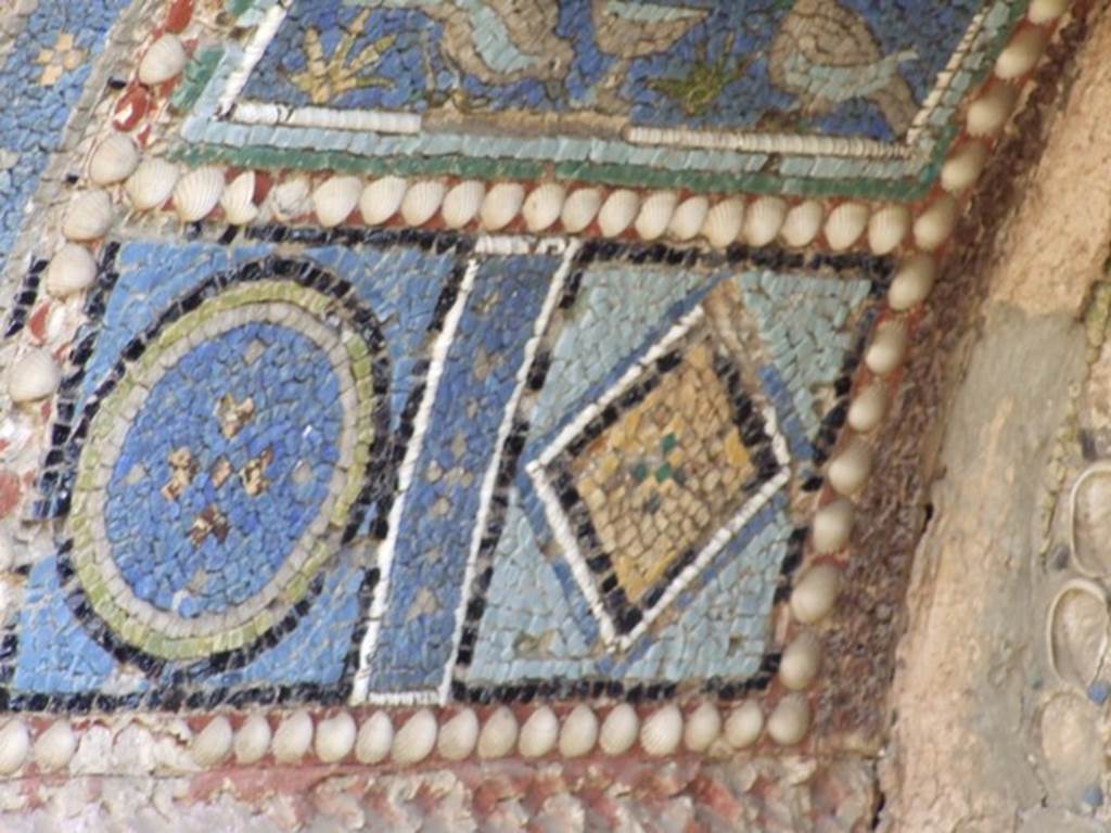 VII.4.56 Pompeii. March 2009. East side of niche in greater detail.