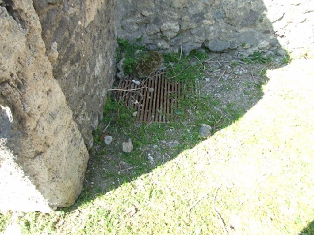 VII.4.57. Pompeii.  March 2009.  Room 3.  Kitchen?  North west corner with well.