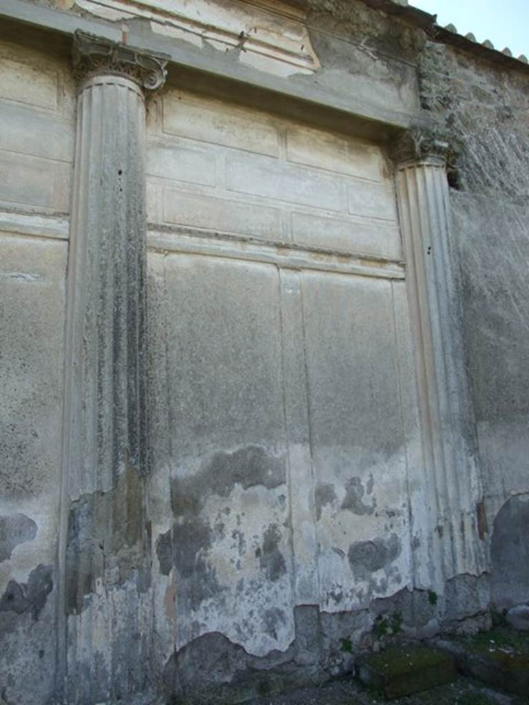 VII.4.57 Pompeii. March 2009. Peristyle, west wall towards north end.