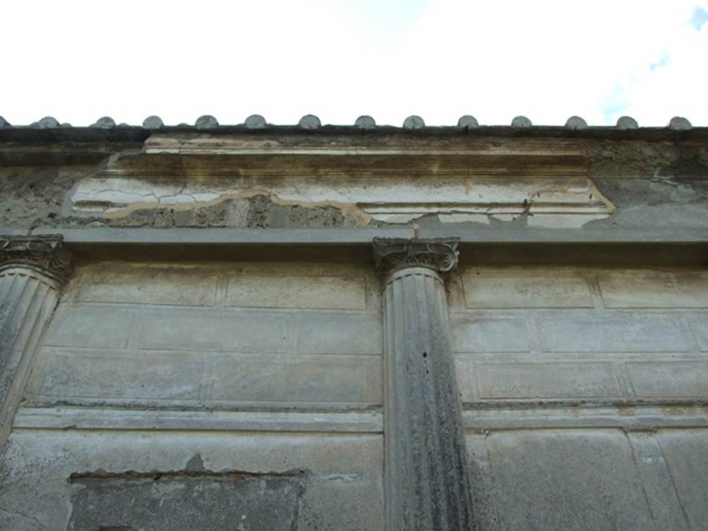 VII.4.57. Pompeii.  March 2009. Peristyle.  Upper West wall.