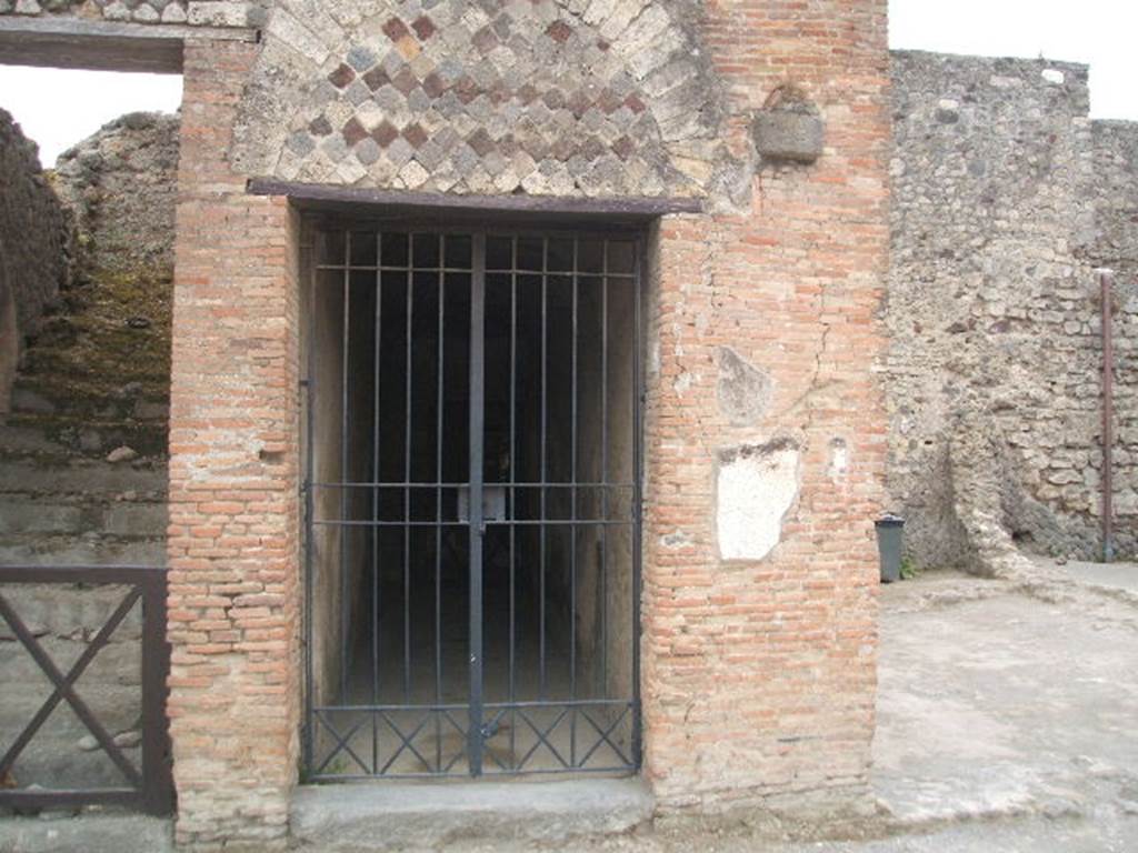 VII.5.2 Pompeii. May 2005. Entrance (17 on plan) to men�s baths.