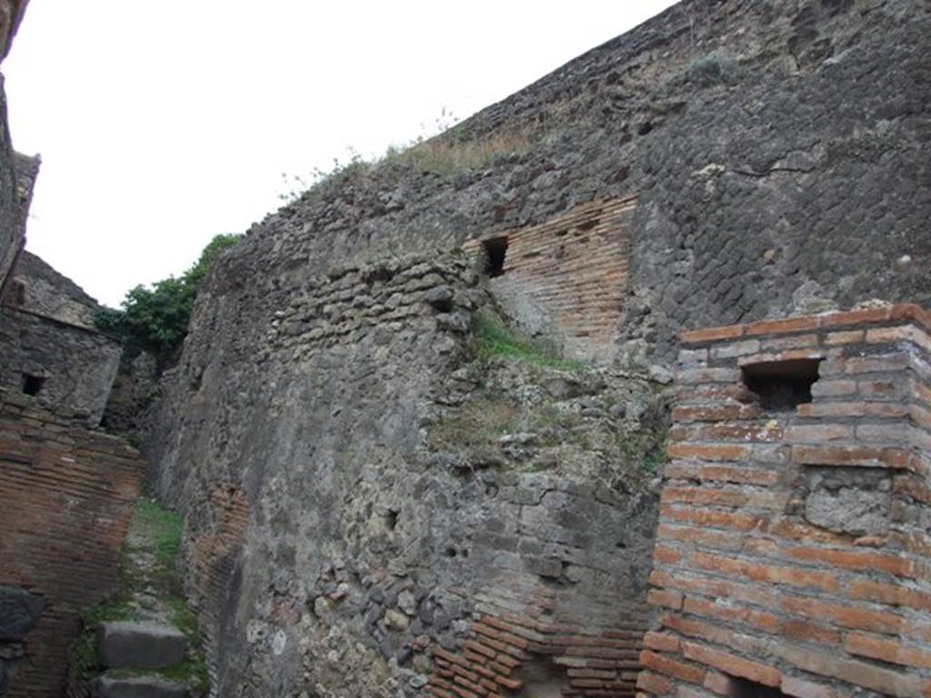 VII.5.7 Pompeii. December 2007. Wall of women�s baths on west side of entrance to Forum Baths boiler area.