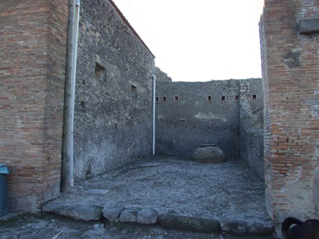 VII.5.21 Pompeii. December 2007. Looking west. According to Eschebach, on the left would have been the steps to the upper floor, with latrine beneath them. In the middle would have been a long podium with a four-sided table behind it. See Eschebach, L., 1993. Geb�udeverzeichnis und Stadtplan der antiken Stadt Pompeji. K�ln: B�hlau. (p. 290)
