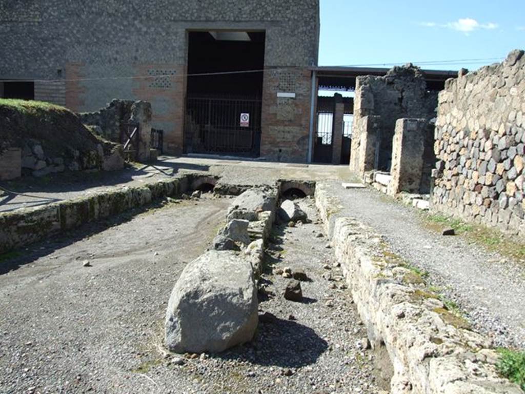 VII.6.1 Pompeii. March 2009.  Looking west to the end of the Via delle Terme, where it joins Vicolo del Farmacista. See Mazois, below.

