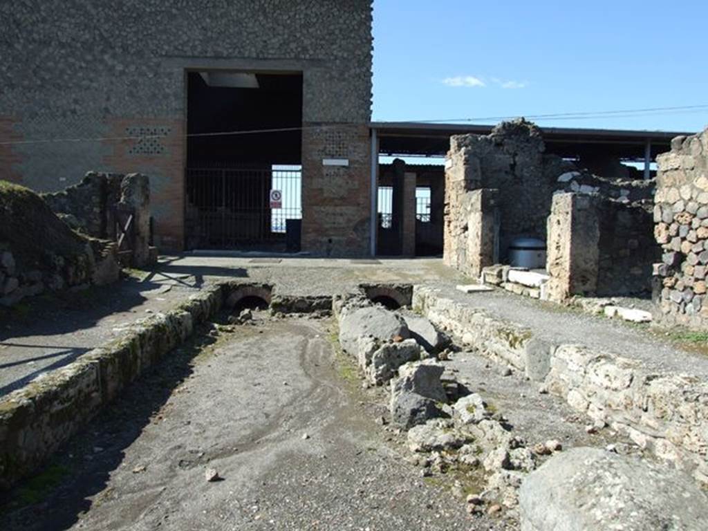 VII.6.1 Pompeii. March 2009.  Looking west to the end of the Via delle Terme, where it joins Vicolo del Farmacista. See similarities and differences with Mazois, above.
