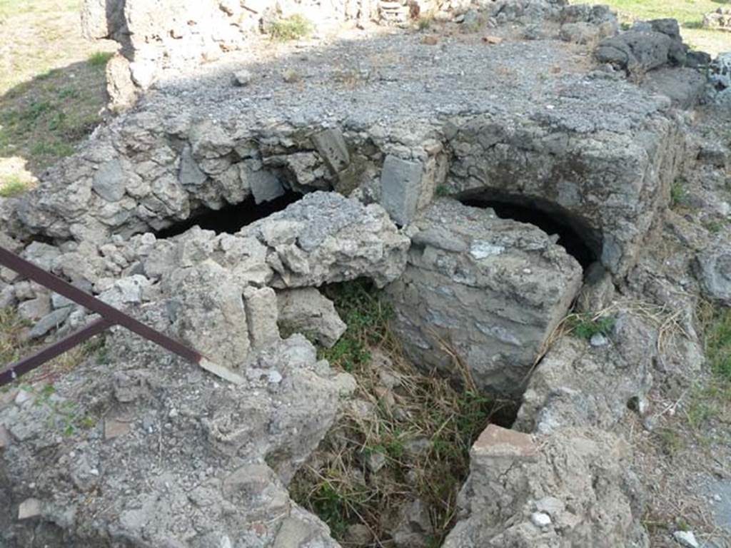 VII.6.3 Pompeii. September 2015. Detail of vaulted basement below room 3.
