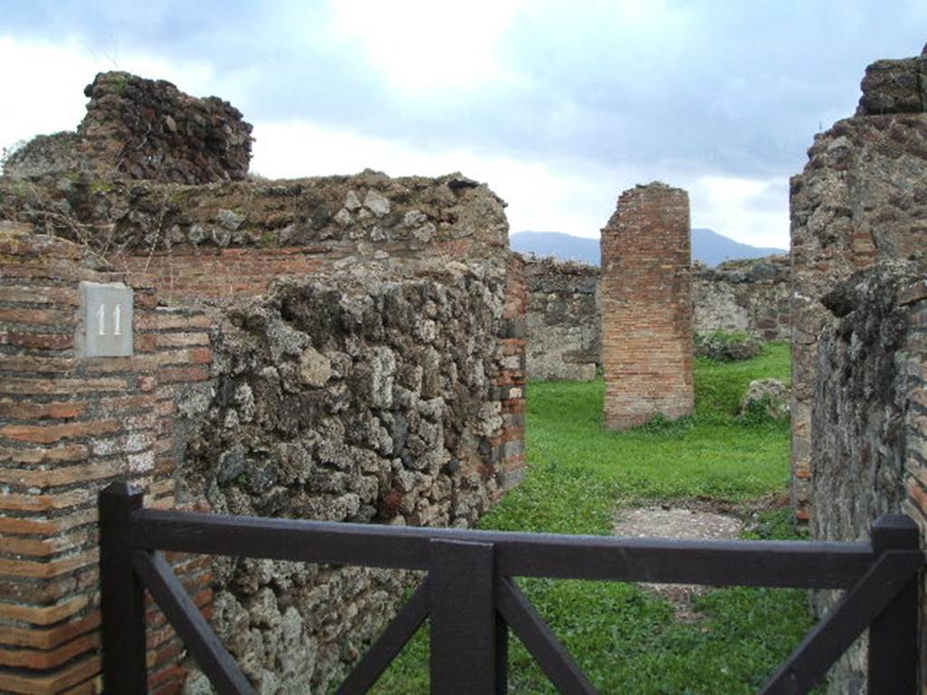 VII.6.11 Pompeii. December 2004. Looking south from entrance.