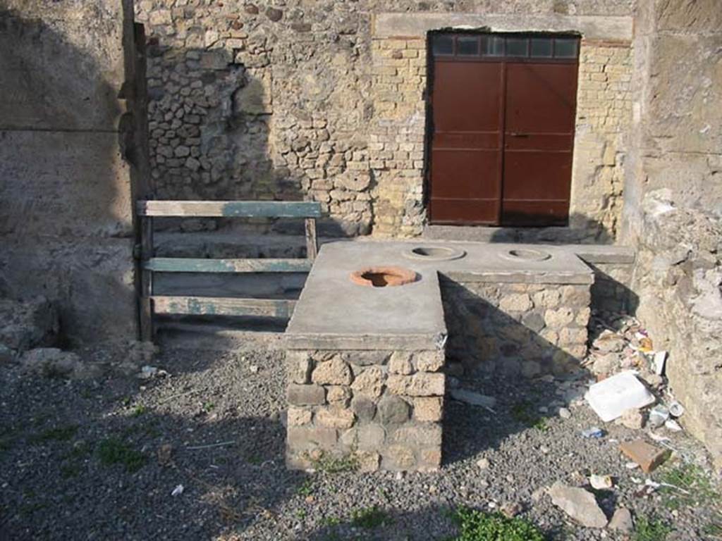 VII.6.20 Pompeii. May 2003. Looking east towards Vicolo delle Terme, from rear of counter. Photo courtesy of Nicolas Monteix.


