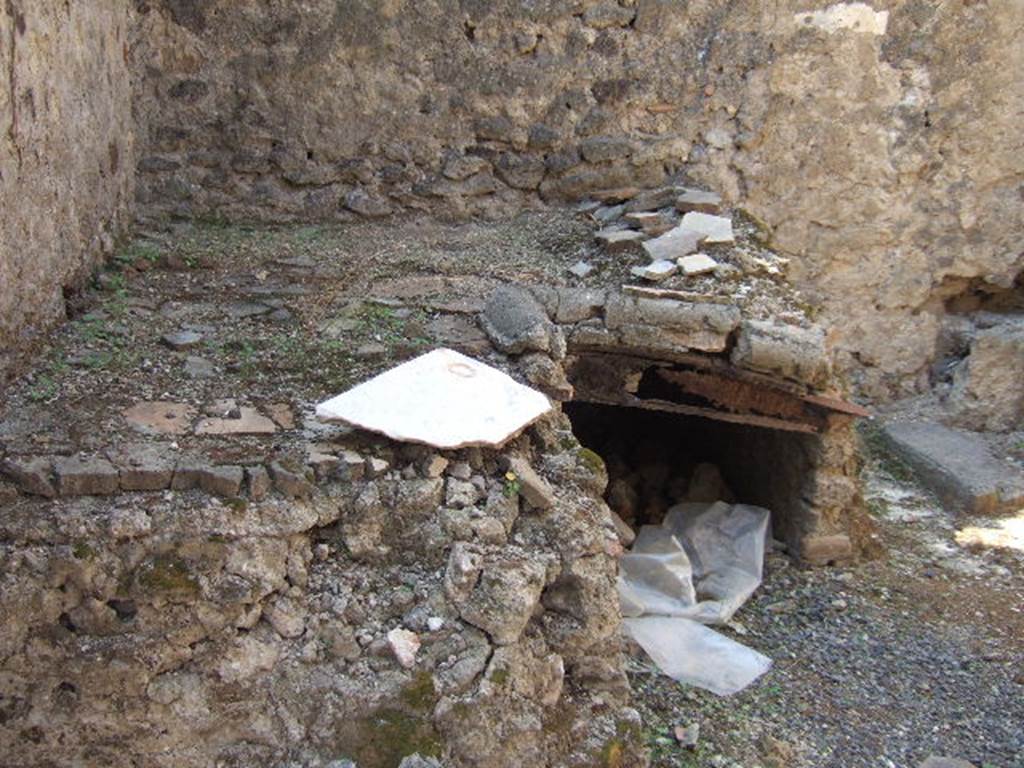 VII.6.30 Pompeii. September 2005.  Remains of hearth in kitchen.