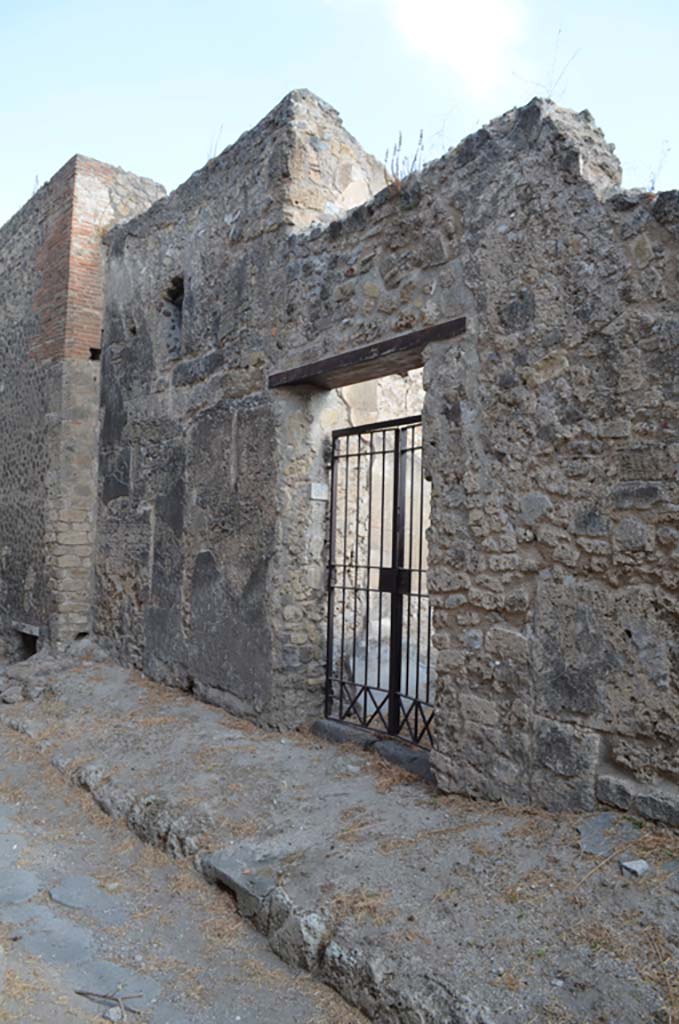 VII.6.38 Pompeii. September 2019. 
Looking north towards entrance doorway on Vicolo del Farmacista.  
Foto Annette Haug, ERC Grant 681269 DÉCOR.
