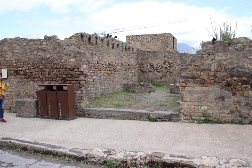 VII.7.1 Pompeii. May 2024. Looking north towards entrance doorway of shop. Photo courtesy of Klaus Heese.

