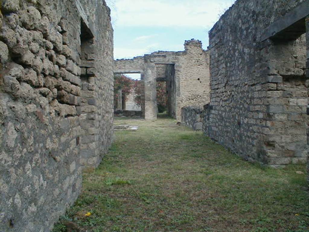 VII.7.2 Pompeii. September 2004. Looking north from entrance doorway towards atrium with impluvium “g”.