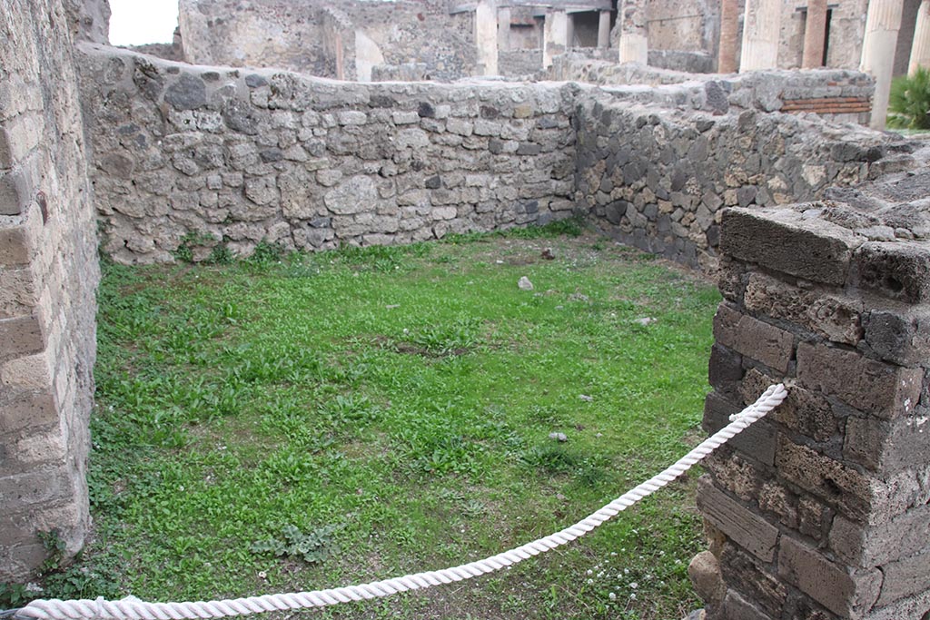VII.7.2 Pompeii. October 2024. Room “h”, looking west through doorway. Photo courtesy of Klaus Heese.