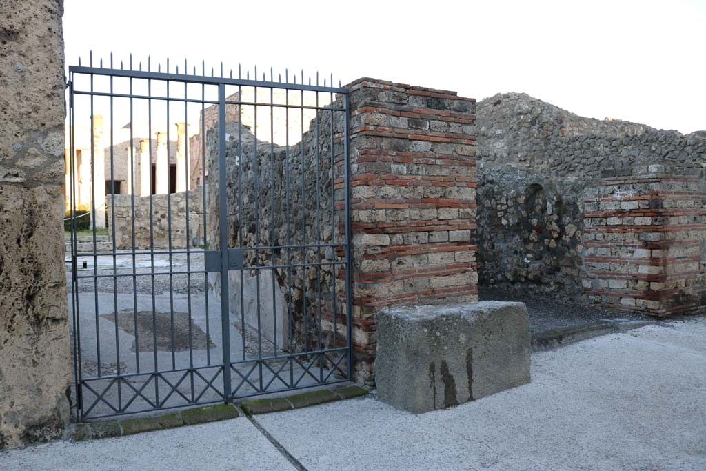 VII.7.5 Pompeii on left. December 2018. 
Looking towards entrance doorway, with VII.7.4 on right. Photo courtesy of Aude Durand.
