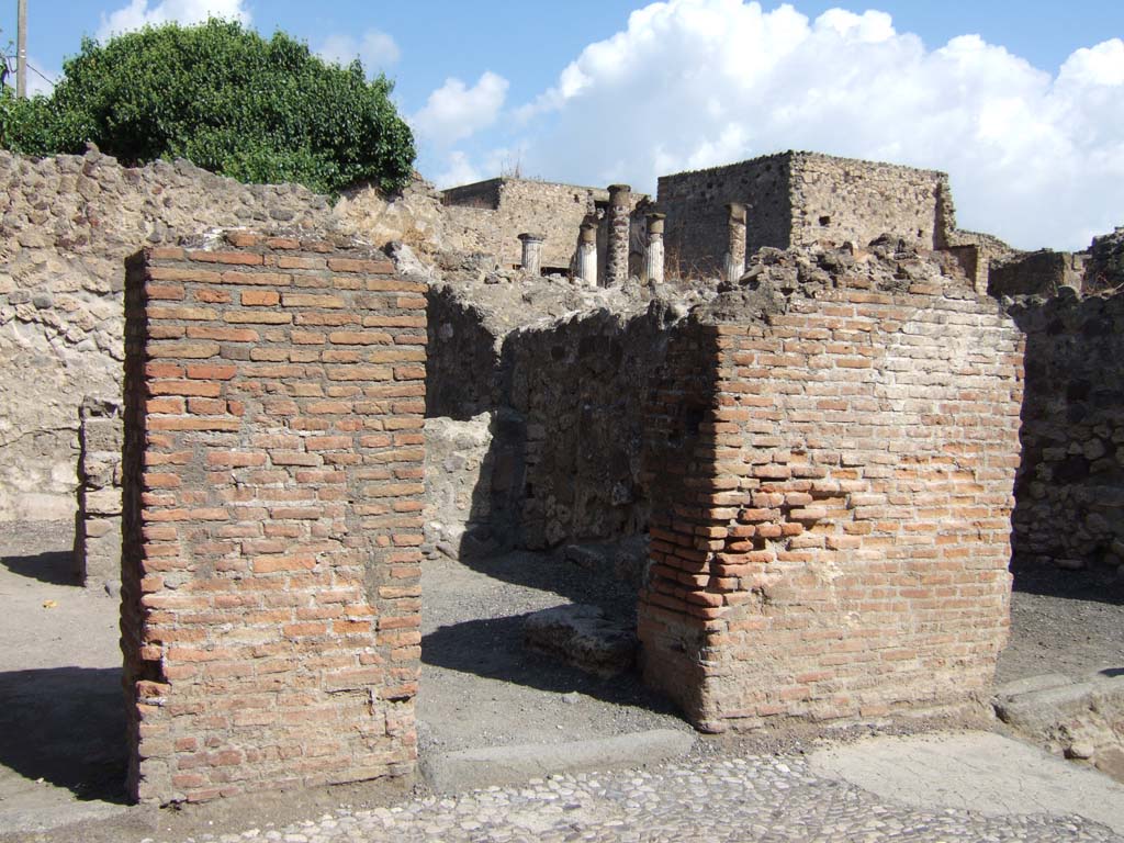 VII.7.8 Pompeii. September 2005. Entrance doorway.