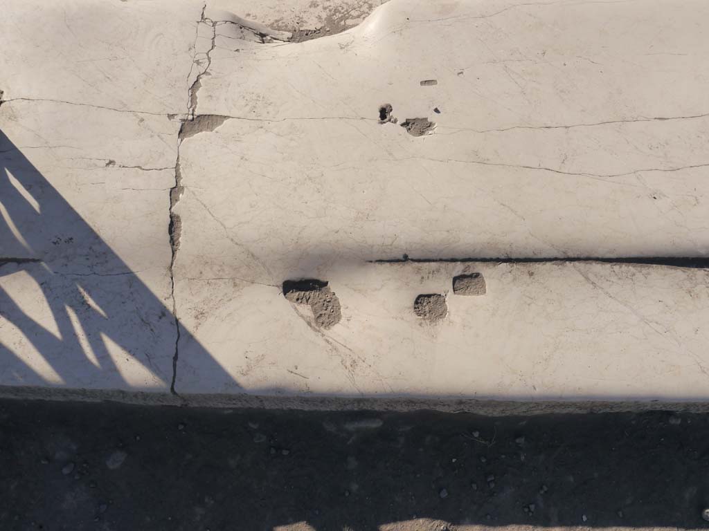 VII.7.32, Pompeii. September 2018. Doorway threshold.
Foto Anne Kleineberg, ERC Grant 681269 DÉCOR.
