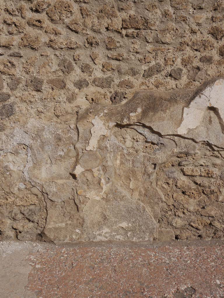 VII.7.32, Pompeii. September 2018. Detail of remaining stucco decoration towards east end of south wall.
Foto Anne Kleineberg, ERC Grant 681269 DÉCOR.

