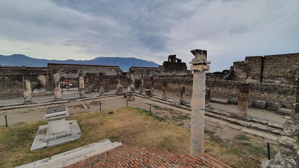 VII.7.32 Pompeii. August 2021. Looking south-west across Temple from top of podium.
Foto Annette Haug, ERC Grant 681269 DÉCOR.

