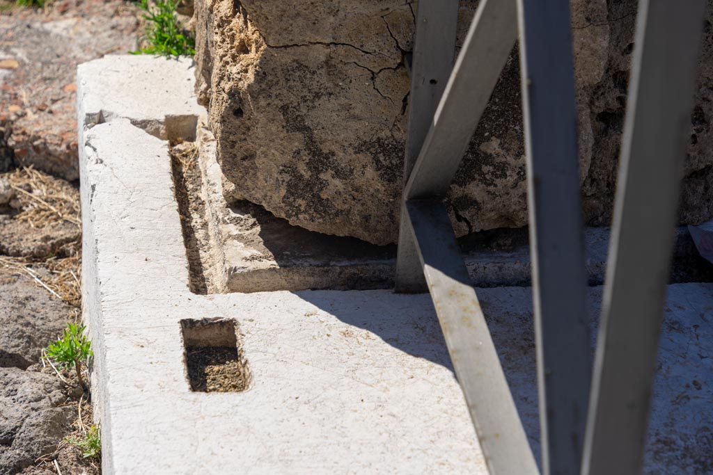 VII.7.32 Pompeii. October 2023. Looking towards west side of threshold of doorway. Photo courtesy of Johannes Eber.