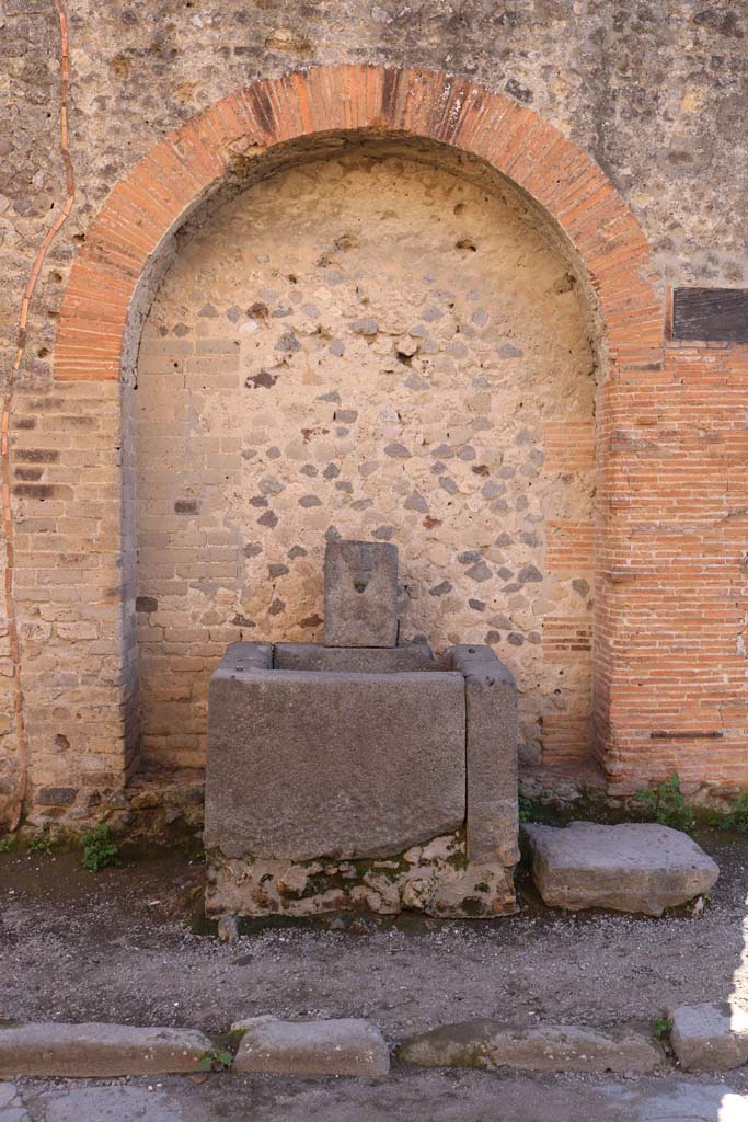 Fountain next to VII.7.26 outside north wall of VII.8 Forum. December 2018. 
Photo courtesy of Aude Durand.
