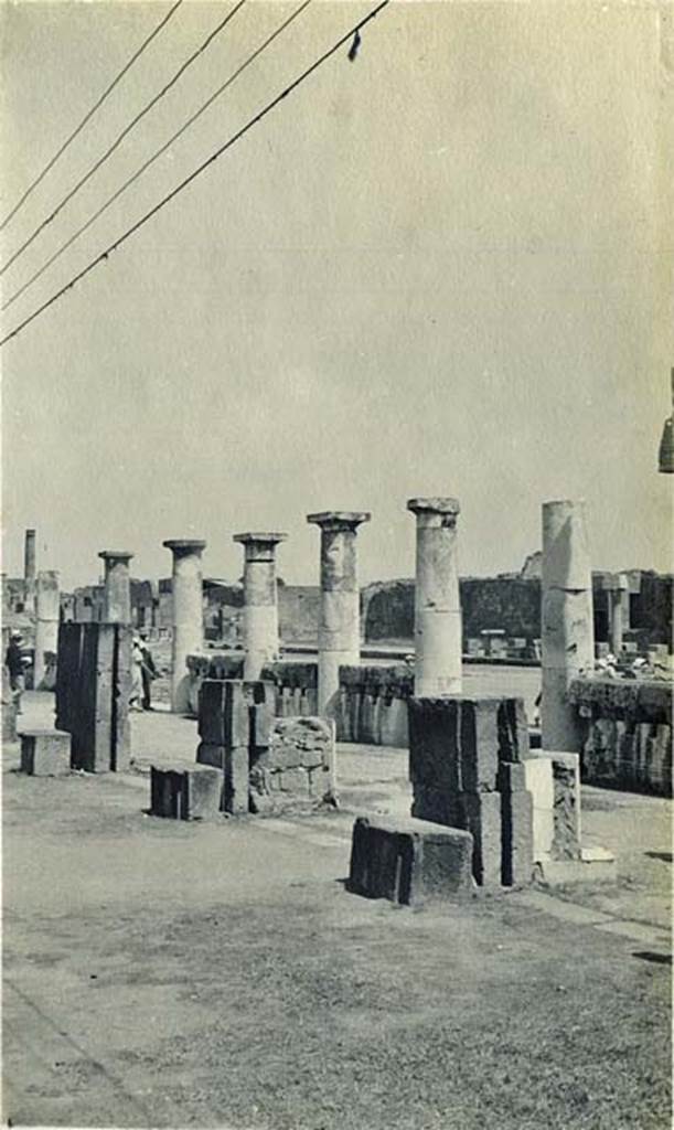 VII.8 Pompeii Forum, west side. 1953.
Looking north-east from the Basilica on the west side. Photo courtesy of Rick Bauer.
