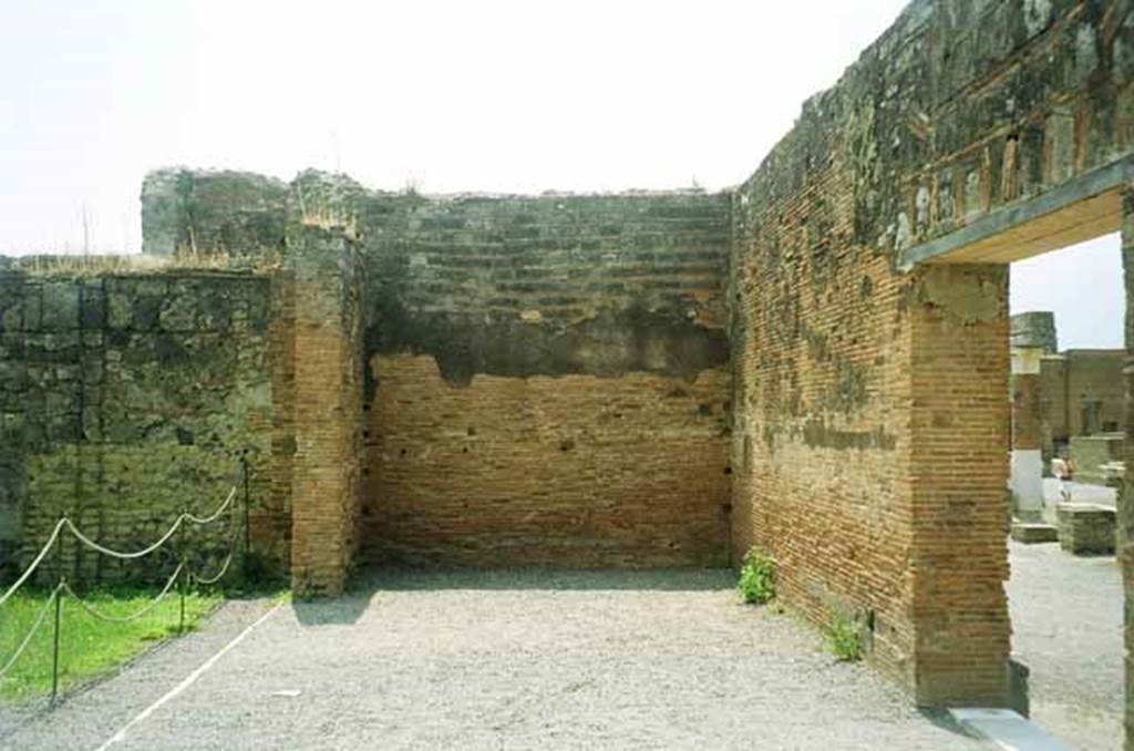 VII.9.2 Pompeii. July 2010. Vestibule south end. Photo courtesy of Rick Bauer.