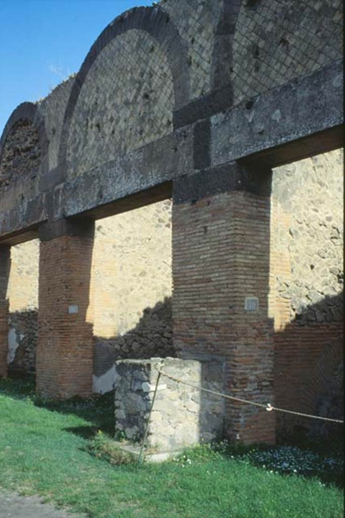VII.9.11 and 10, on right, Pompeii. October 1992. Doorways in north-east corner of Forum.
Photo by Louis M�ric courtesy of Jean-Jacques M�ric.

