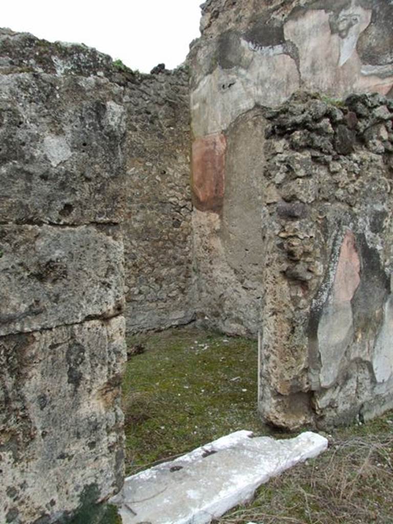 VII.9.47 Pompeii. March 2009. Doorway to Room 8. Cubiculum.