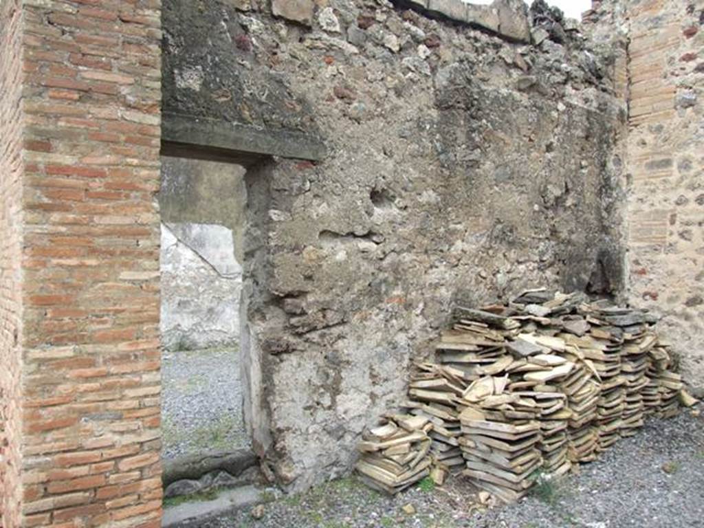 VII.9.47 Pompeii. March 2009. Room 12, west wall of Oecus, with small door to the tablinum.