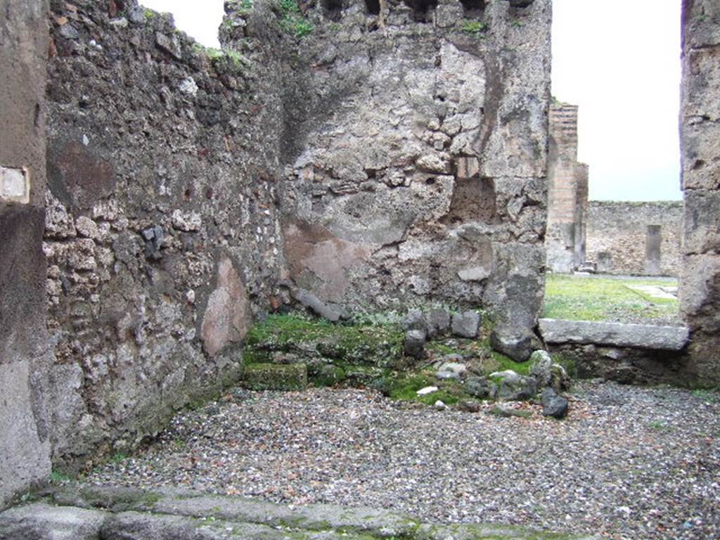 VII.9.48 Pompeii. December 2005. Looking south from entrance to door that links to the atrium of VII.9.47.