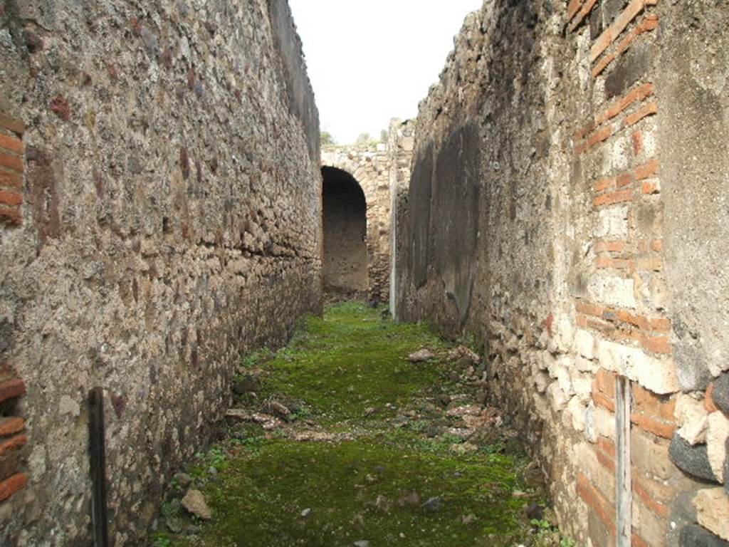 VII.9.66 Pompeii. December 2005. Passage at rear of Eumachia�s building leading to rooms at rear of the Forum temples and VII.9.43.


