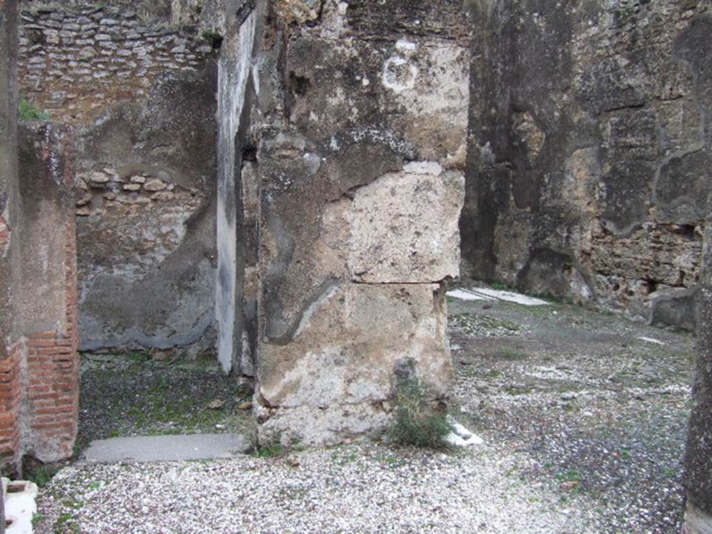 VII.10.5 Pompeii. December 2005. North side of peristyle with doorway to cubiculum and exedra. According to Bragantini et al, on the east and west walls of this cubiculum, the painted black zoccolo and white middle zone could be seen.
See Bragantini, de Vos, Badoni, 1986. Pitture e Pavimenti di Pompei, Parte 3. Rome: ICCD. (p.183)