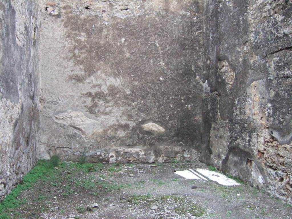 VII.10.5 Pompeii. December 2005. Looking north across exedra, or summer triclinium.