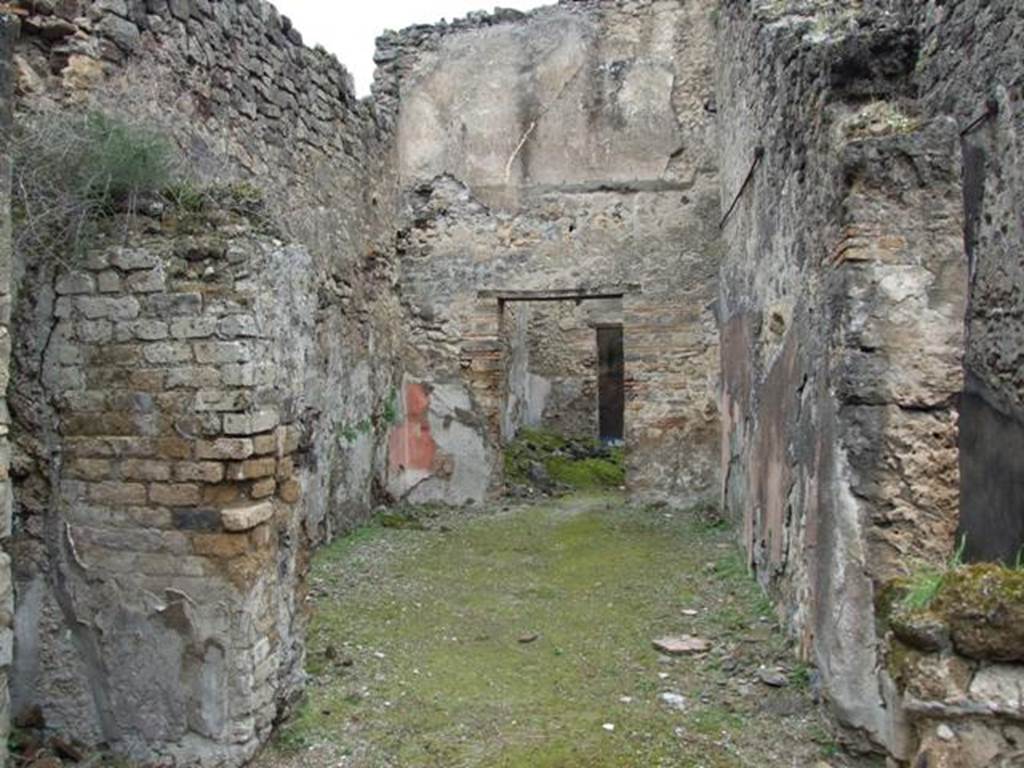 VII.11.14 Pompeii. March 2009. Entrance to Room 7. Tablinum. Looking north.