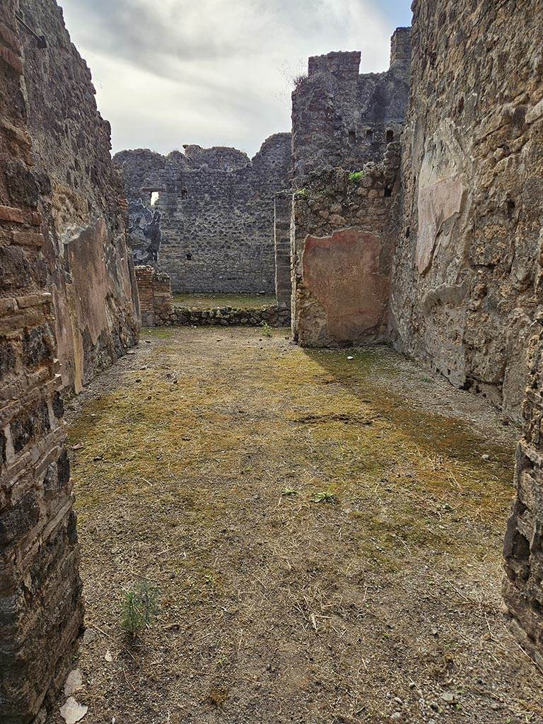 VII.11.14 Pompeii. November 2024.
Looking south across tablinum, room 7. Photo courtesy of Annette Haug.