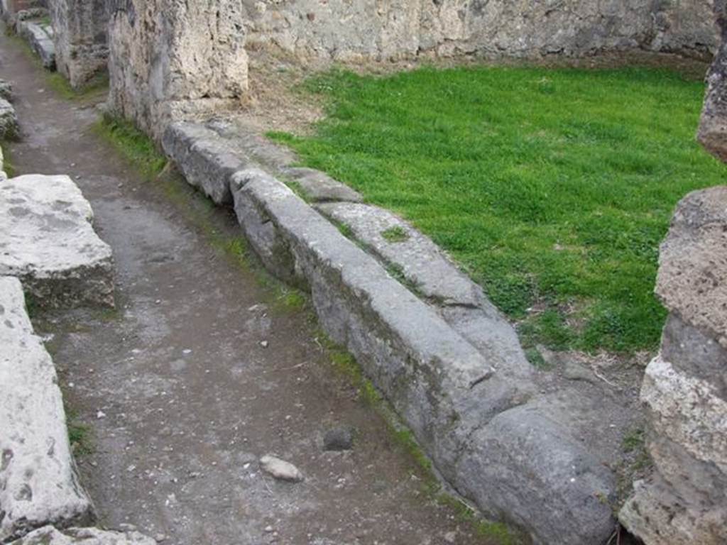 VII.12.2 Pompeii.  December 2007.  Sill.