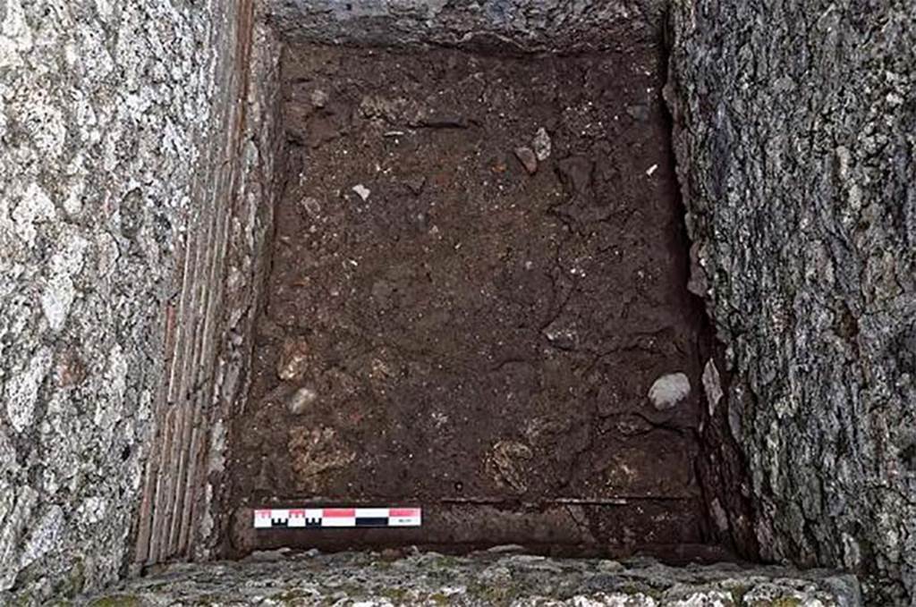 Fig. 49 � Pomp�i, boulangerie VII 12, 11 � Vue d�ensemble de la pi�ce 10 apr�s son nettoyage.
Vue du nord.
Clich� : S. Aho � EFR.
