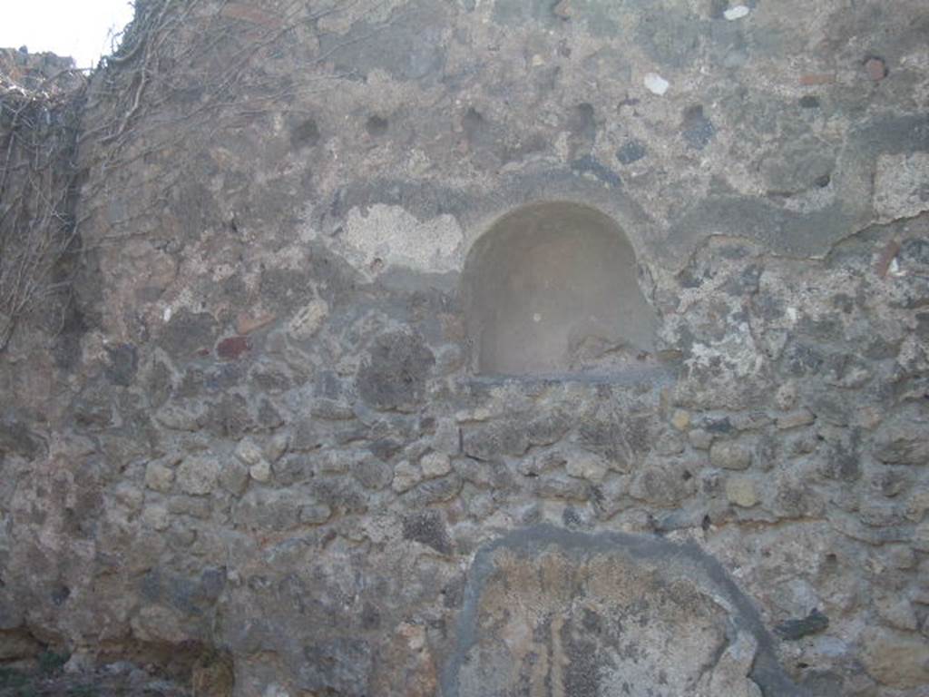 VII.12.12 Pompeii. September 2005. Niche in west wall of shop-room.
According to Boyce, above the counter on which the articles for sale were displayed, was an arched niche. Fiorelli described this as �la nicchia de� Penati�  Fiorelli, Scavi, 19; Descr., 283.
See Boyce G. K., 1937. Corpus of the Lararia of Pompeii. Rome: MAAR 14. (p.70, no.317) 
