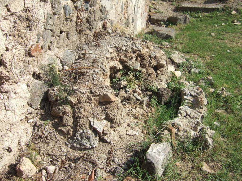 VII.12.13 Pompeii.  September 2005.  Hearth on east wall.