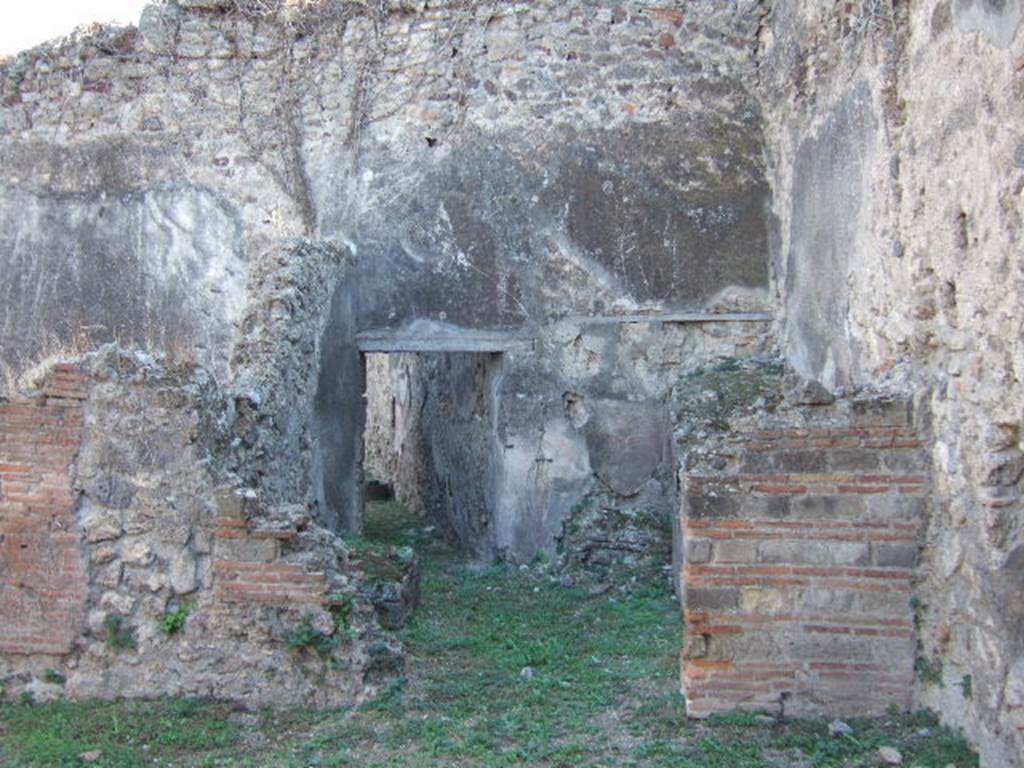VII.12.14 Pompeii.  September 2005.  South west corner of shop.